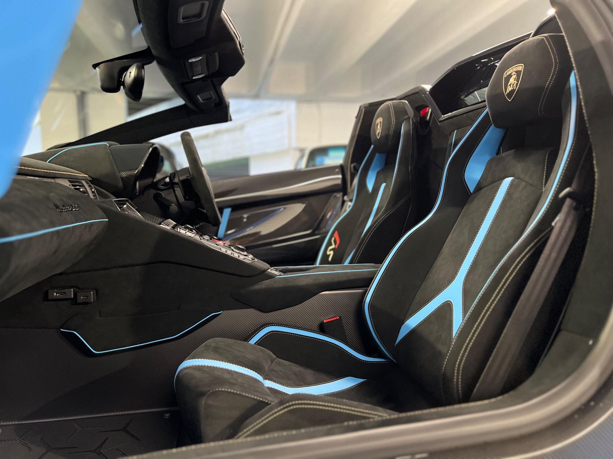 Lamborghini Aventador - Image 9