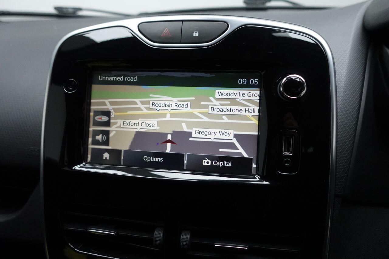 Renault Clio - Image 2