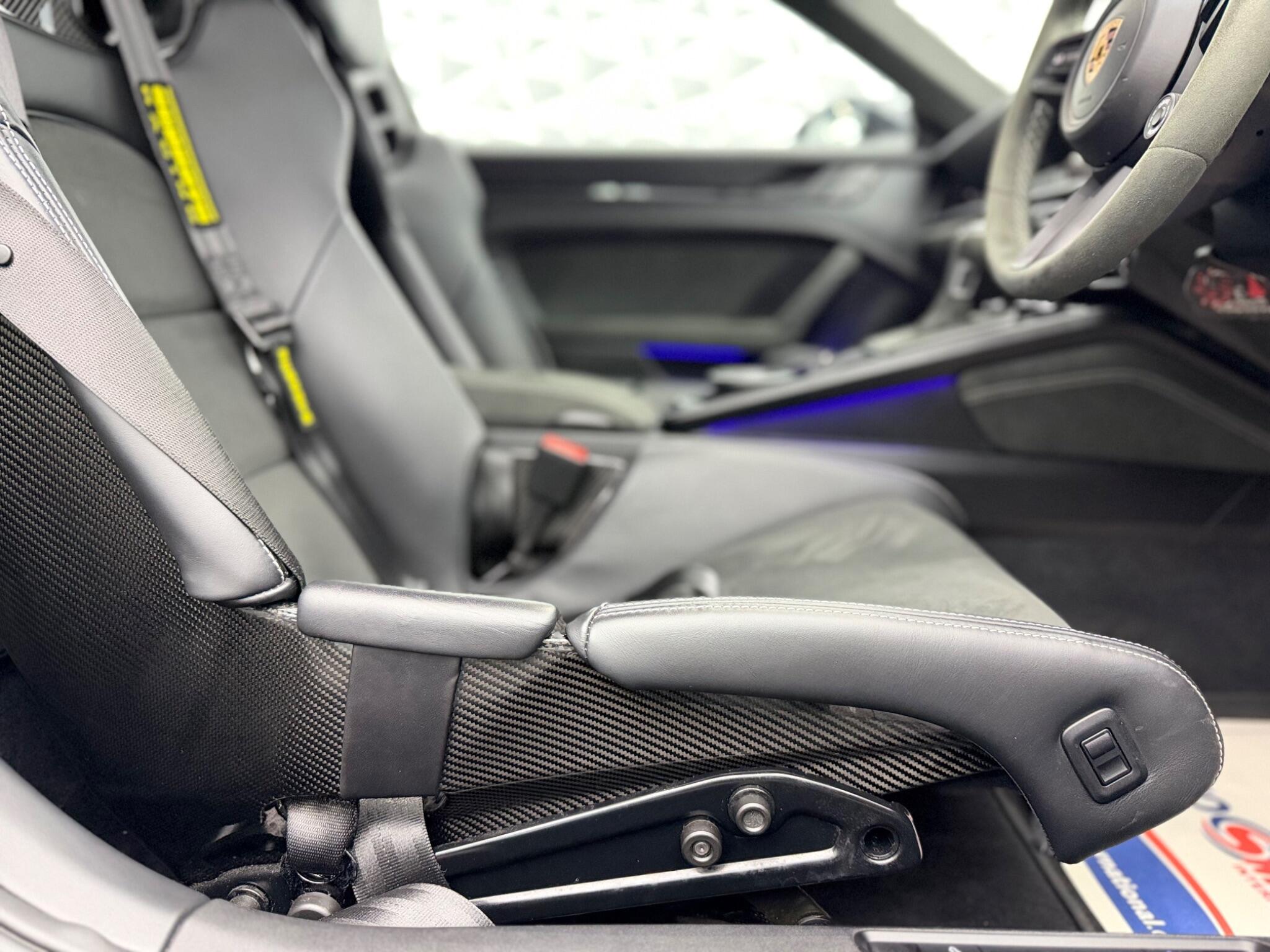 Porsche 911 - Image 24