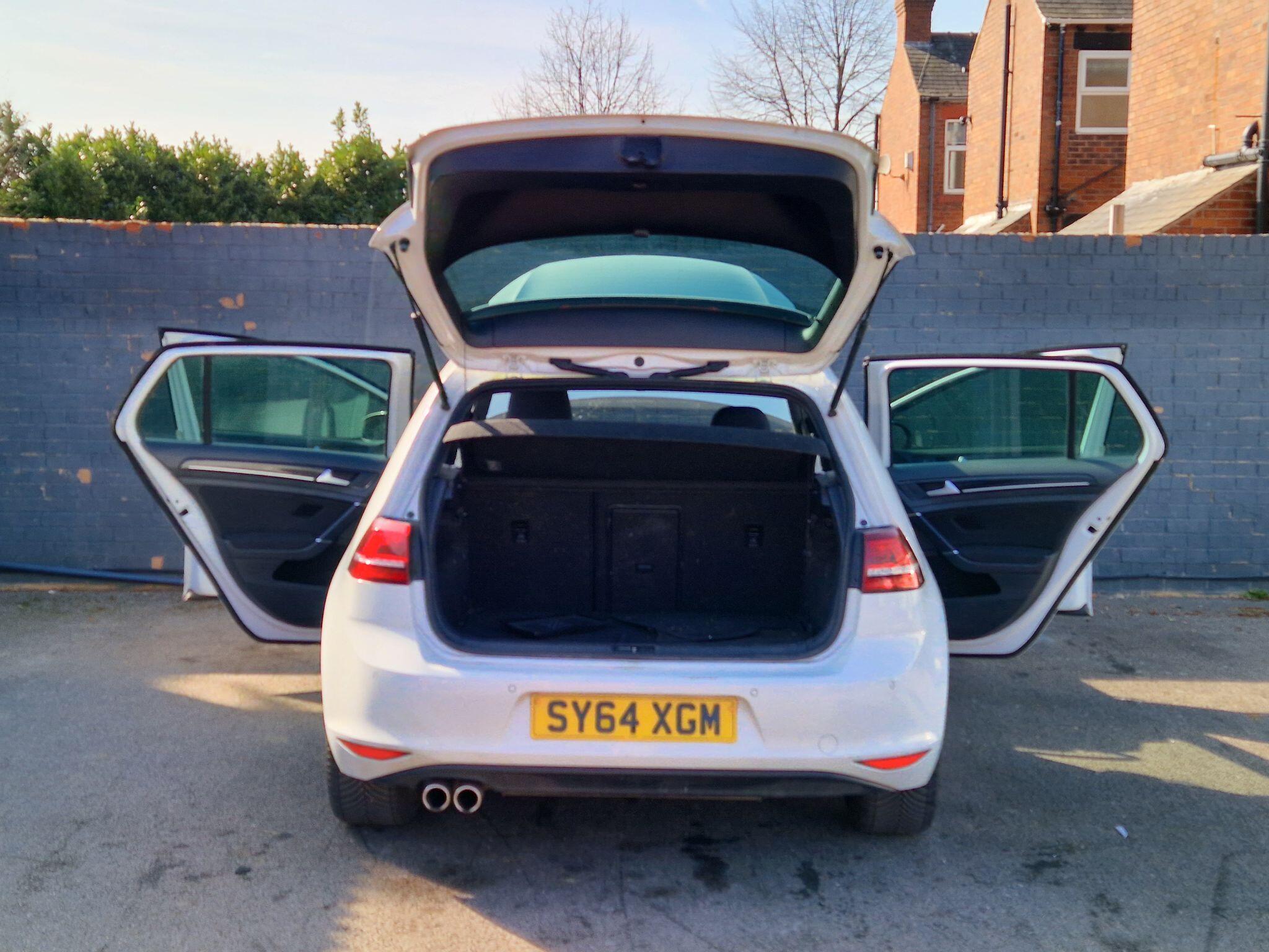 Volkswagen Golf - Image 11