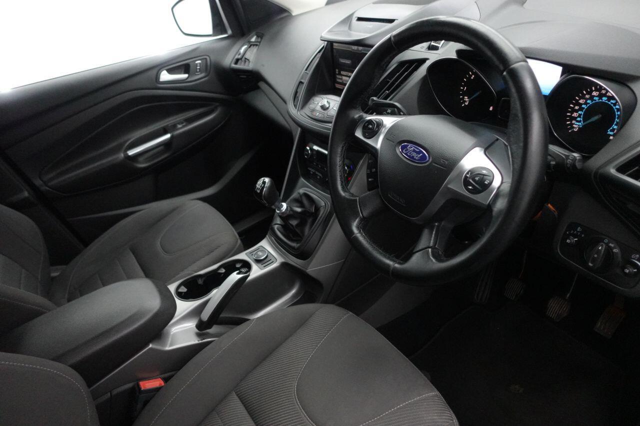 Ford Kuga - Image 17