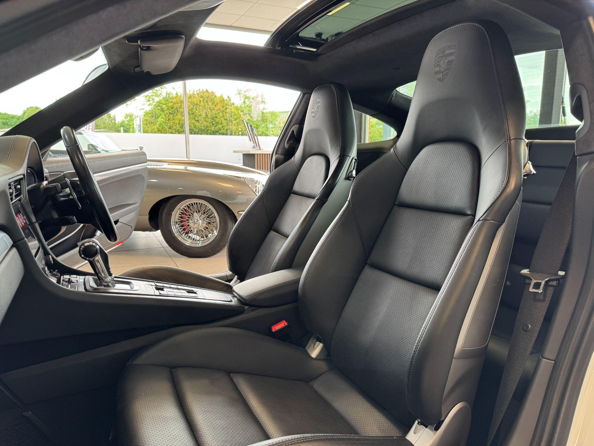 Porsche 911 - Image 25