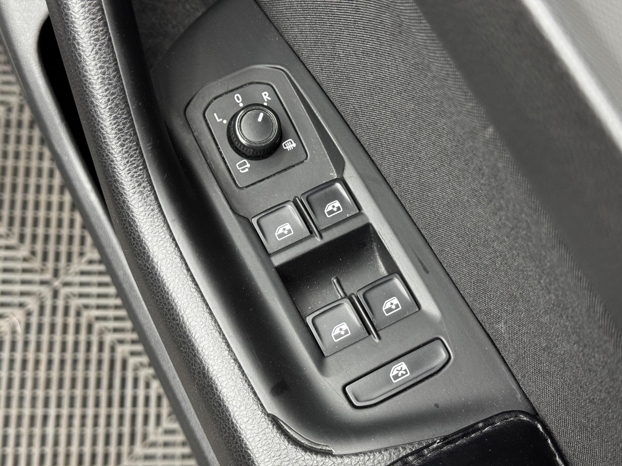 Volkswagen Passat - Image 43