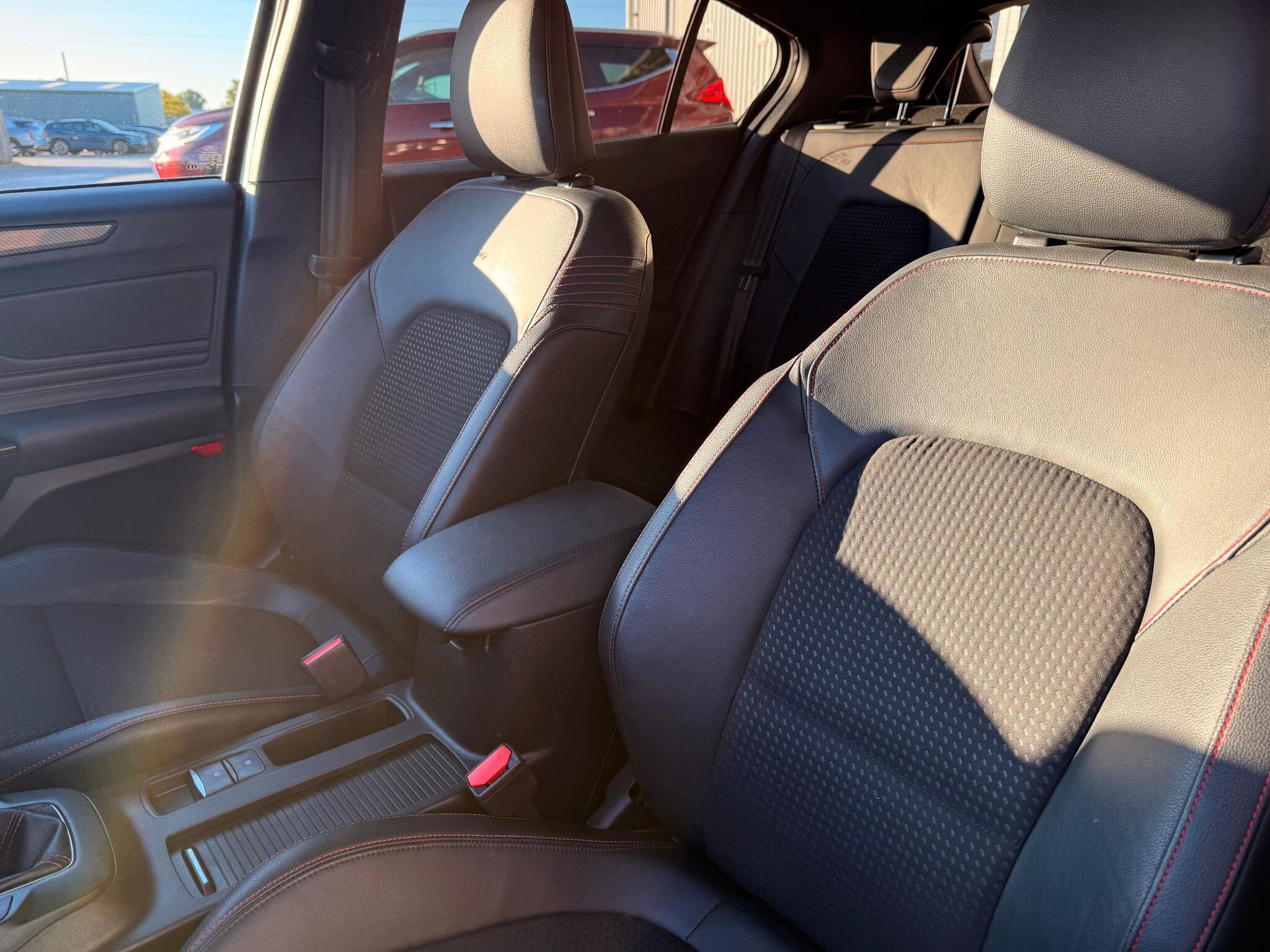 Ford Focus - Image 13