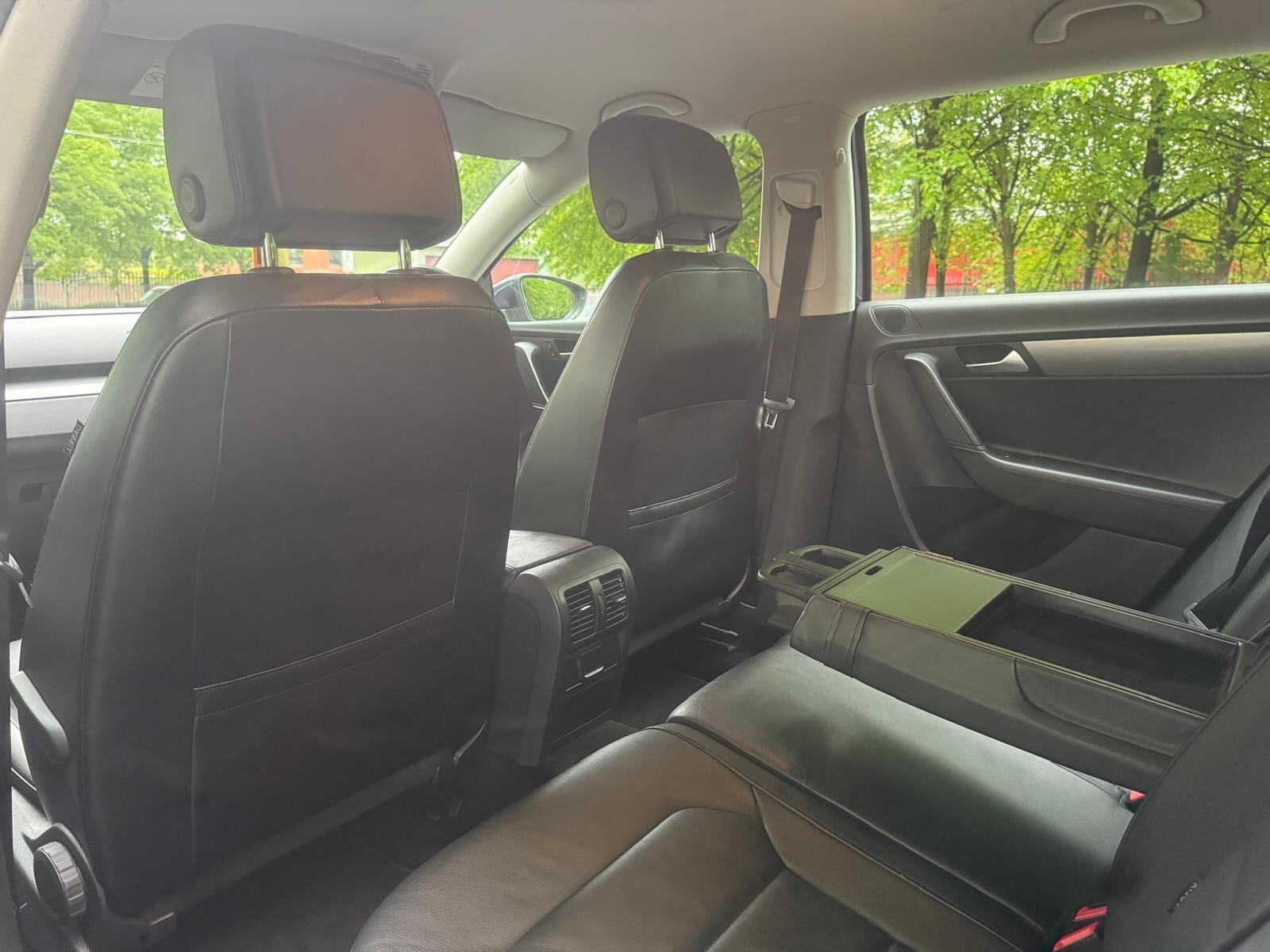Volkswagen Passat - Image 23