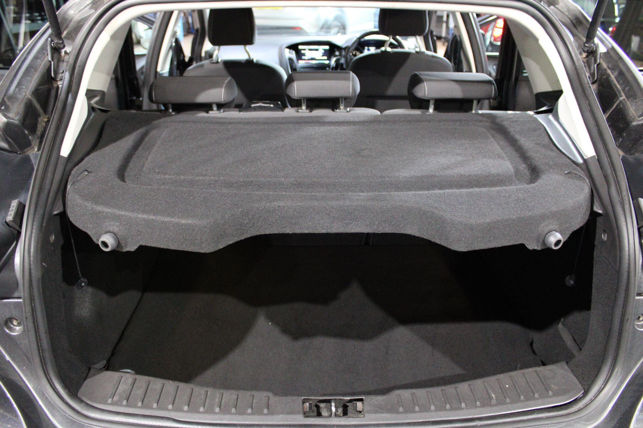 Ford Focus - Image 6