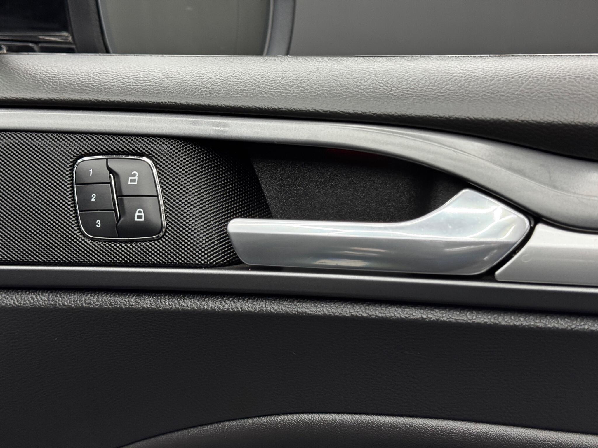 Ford Mondeo - Image 39