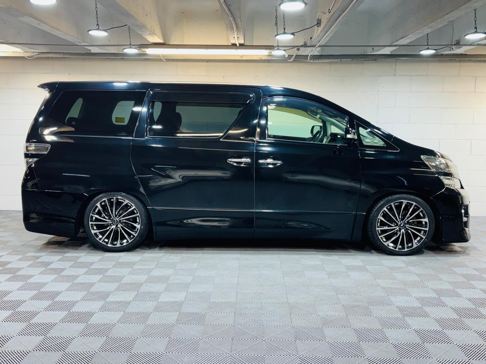 Toyota Vellfire - Image 6