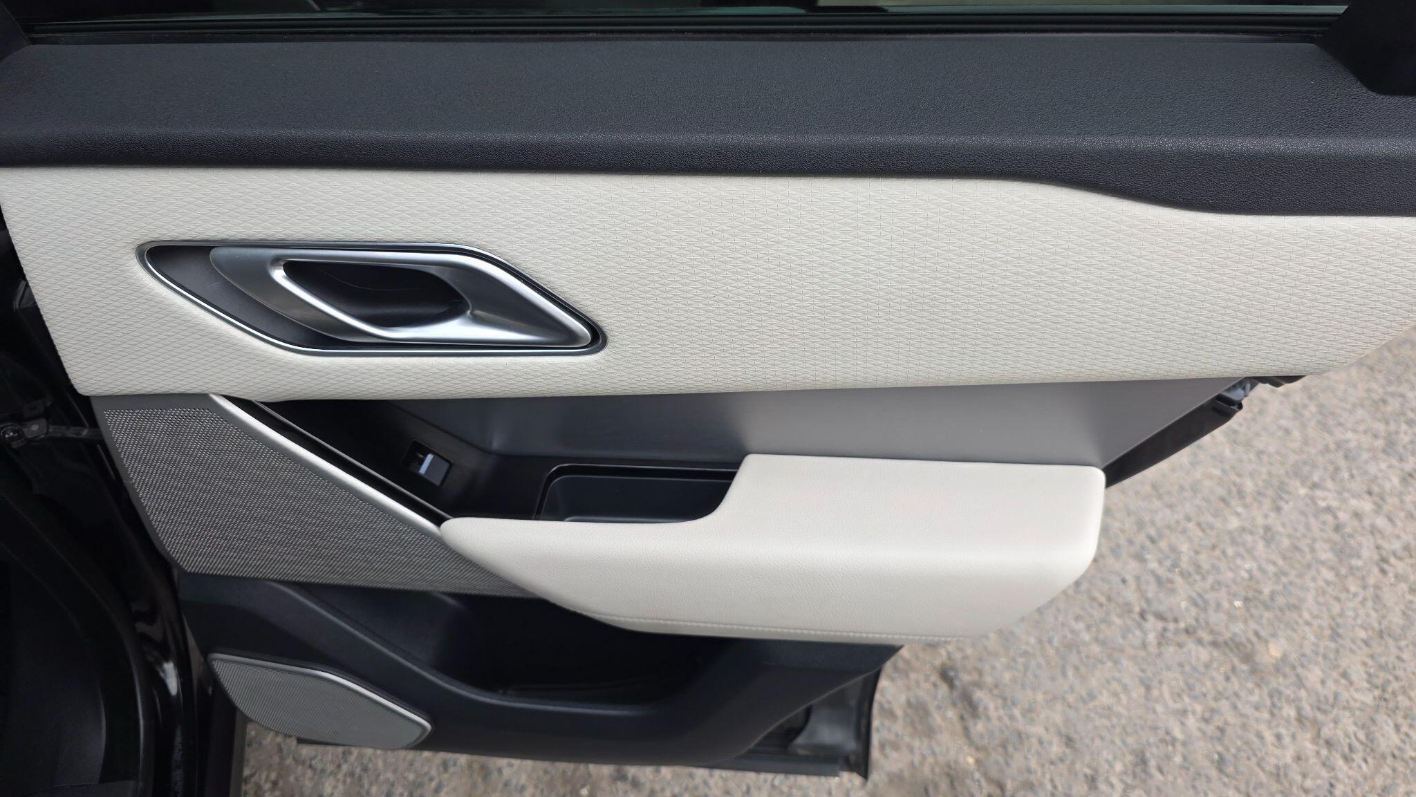 Land Rover Range Rover Velar - Image 49