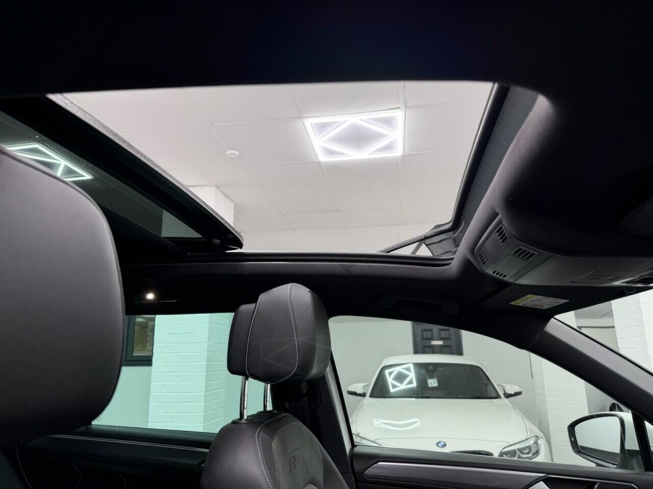 Volkswagen Tiguan - Image 18