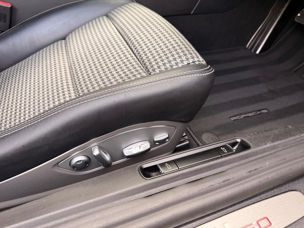 Porsche 911 - Image 56