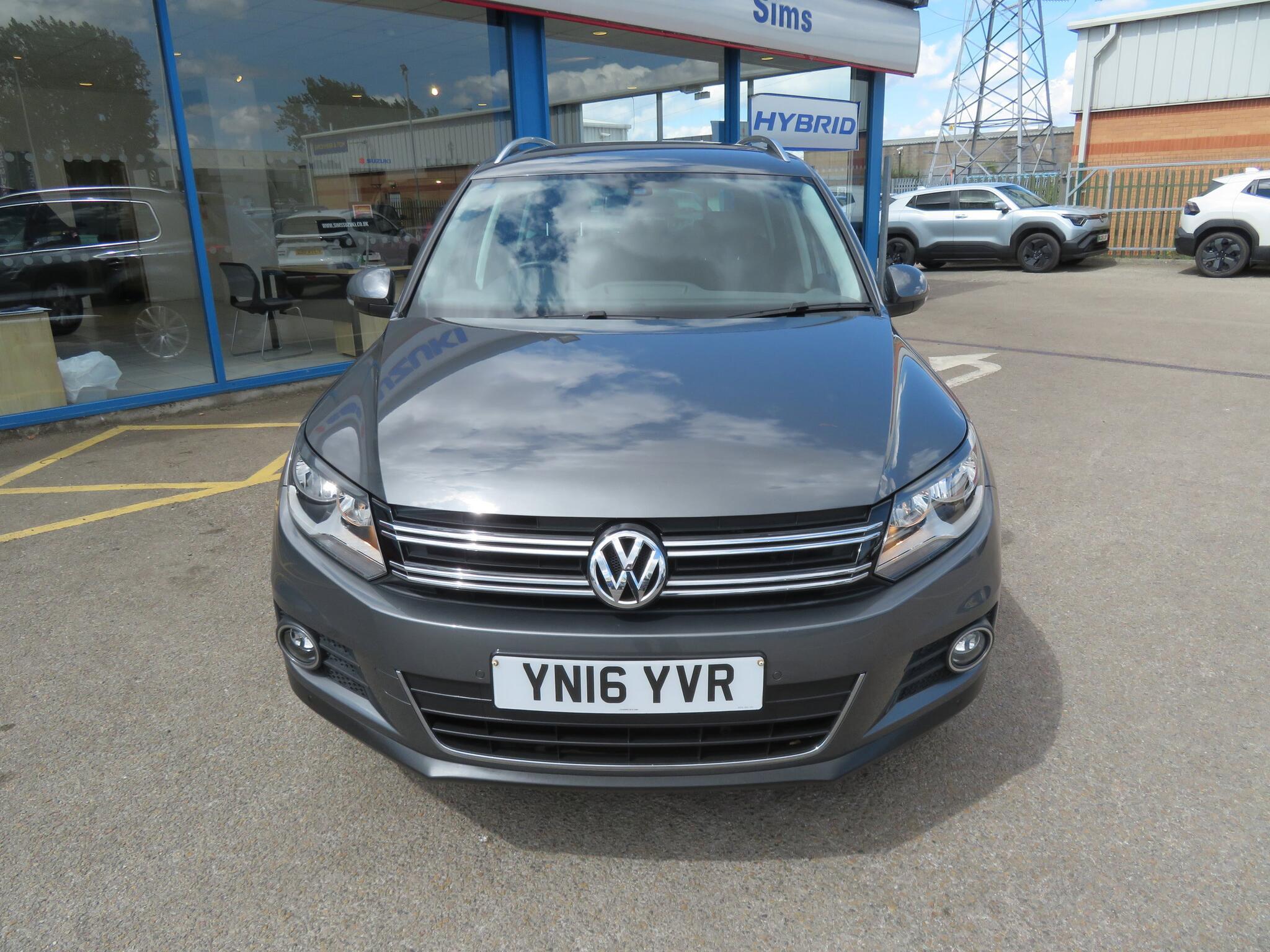 Volkswagen Tiguan - Image 3