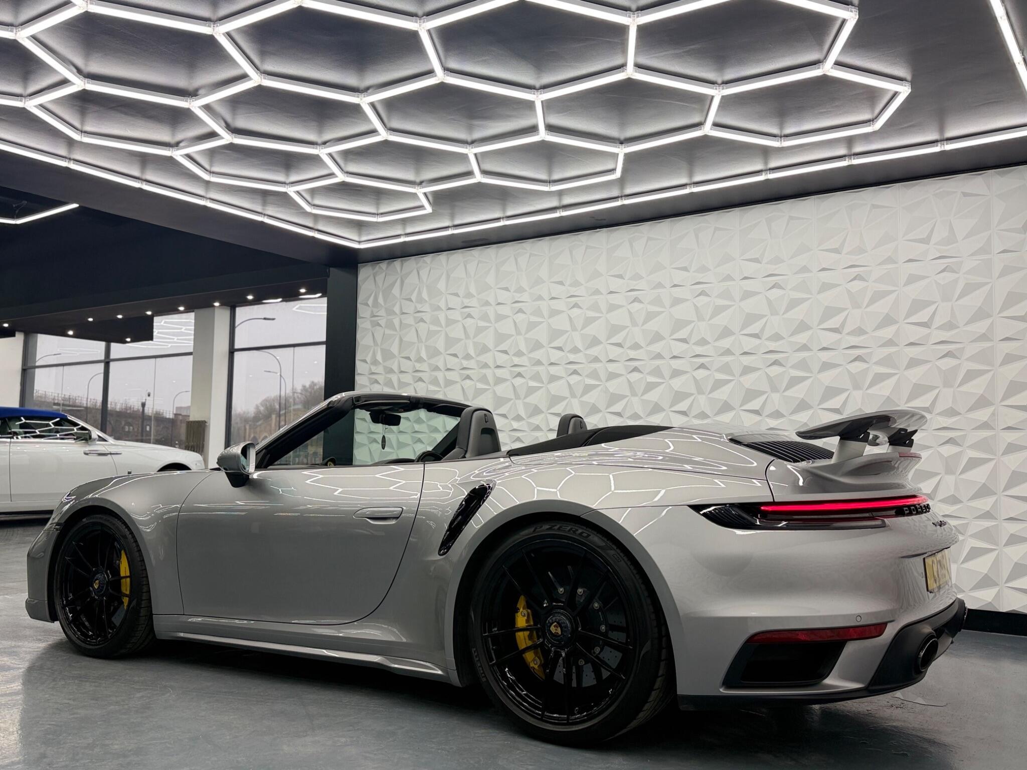 Porsche 911 - Image 9