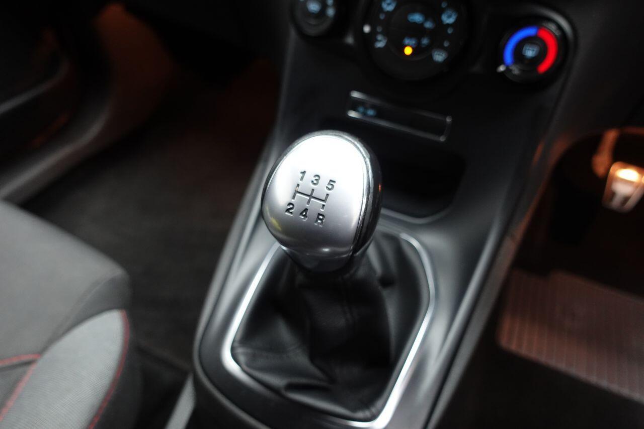 Ford Fiesta - Image 10