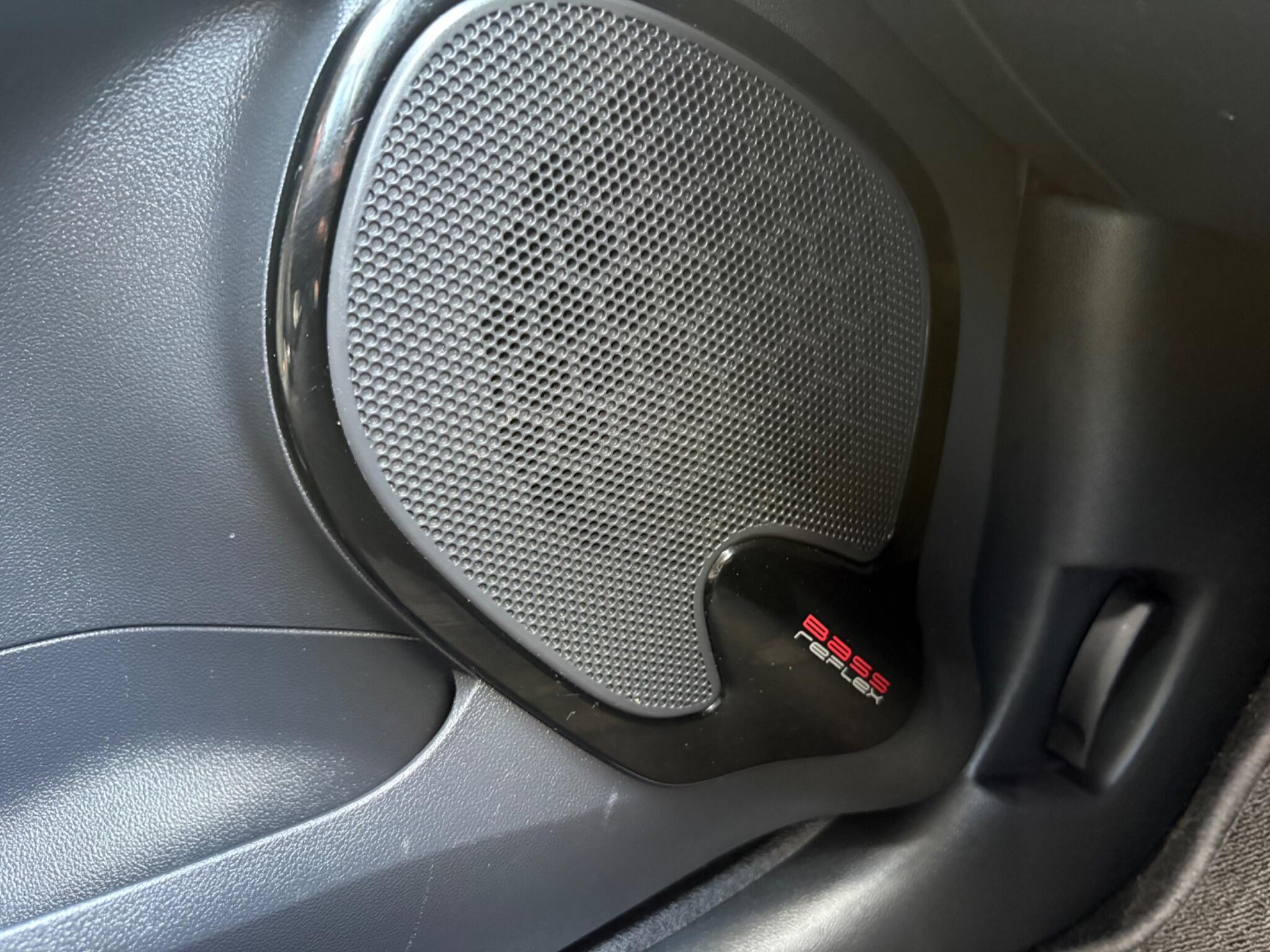 Renault Clio - Image 32