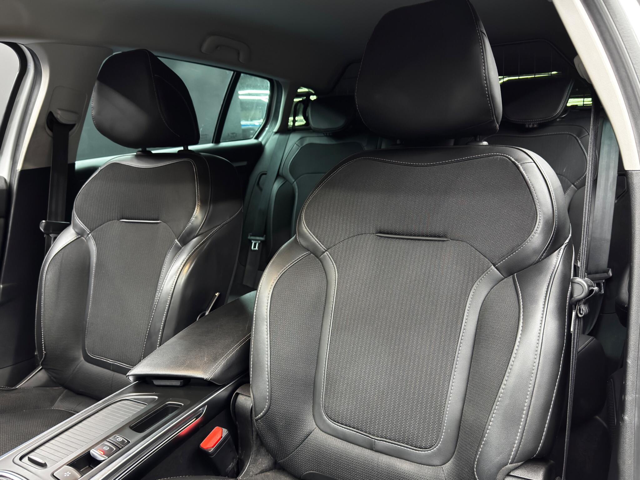 Renault Megane - Image 14