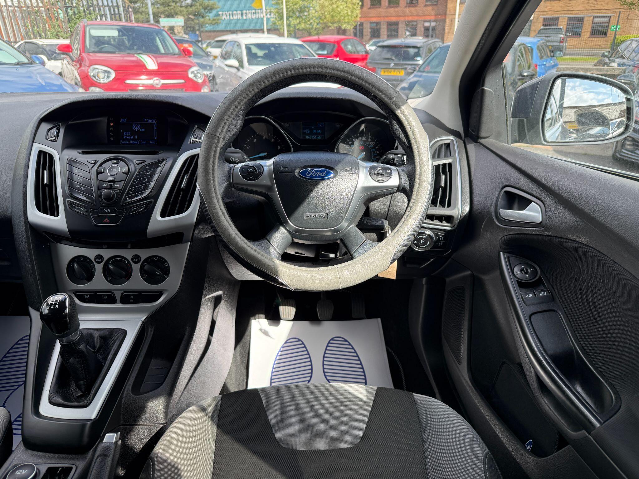 Ford Focus - Image 33