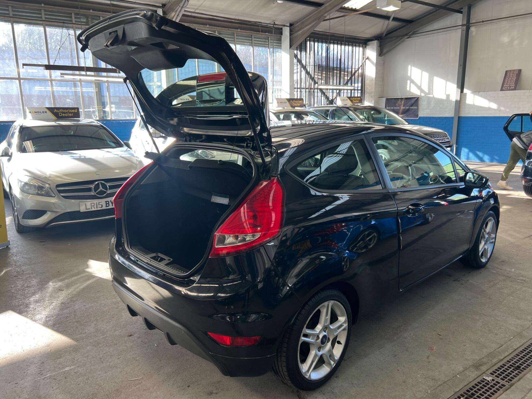 Ford Fiesta - Image 32