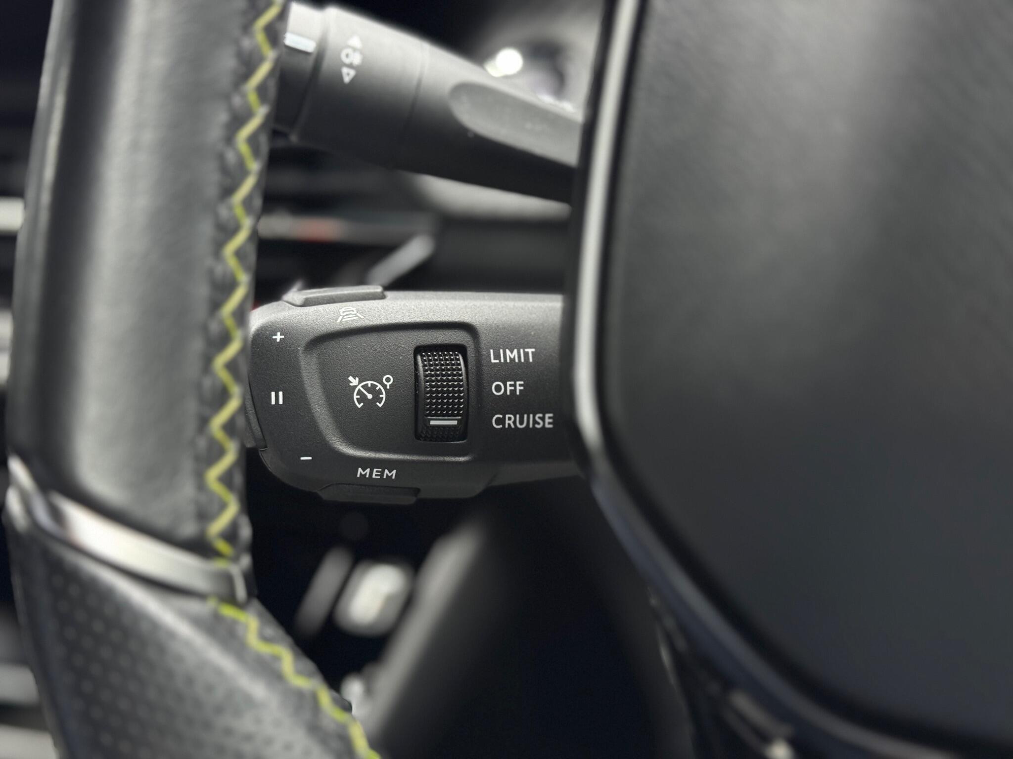 Peugeot E-208 - Image 22