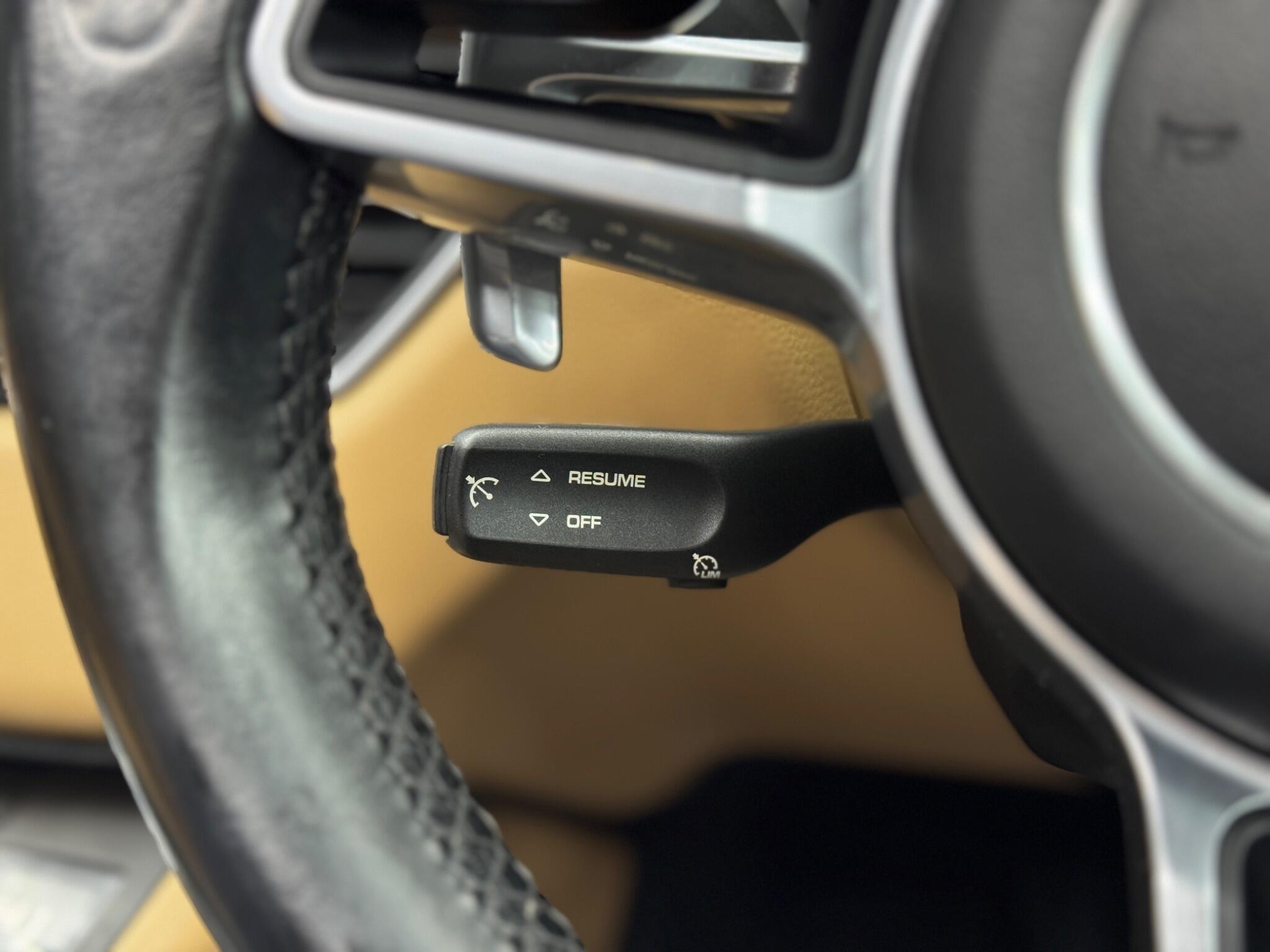 Porsche Macan - Image 24