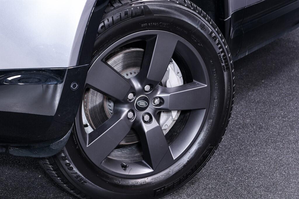 Land Rover Defender 90 - Image 32