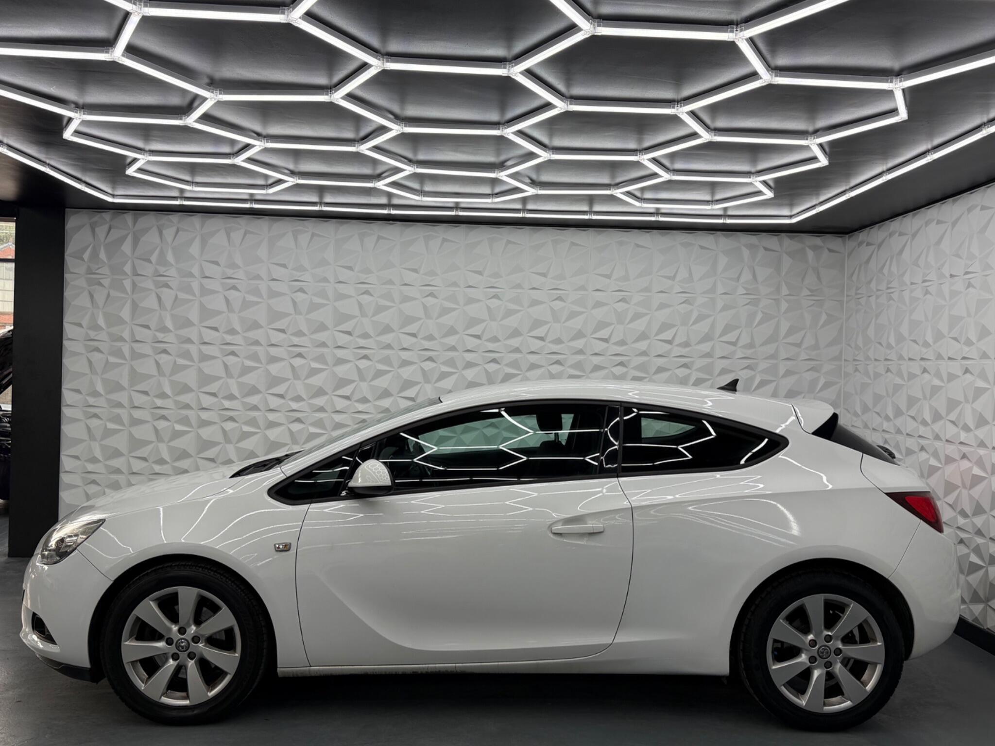 Vauxhall Astra GTC - Image 7