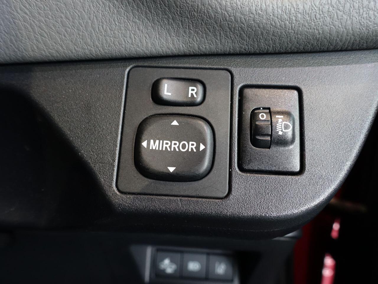 Toyota Yaris - Image 18