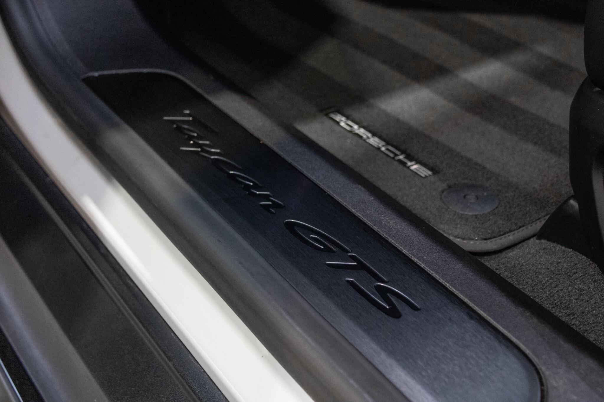 Porsche Taycan - Image 15