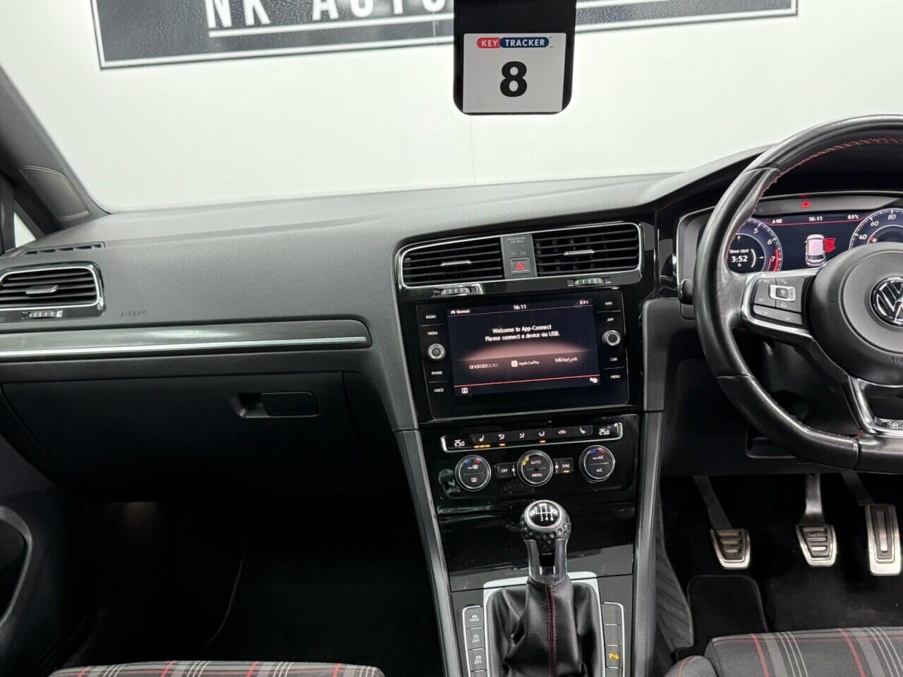 Volkswagen Golf - Image 28