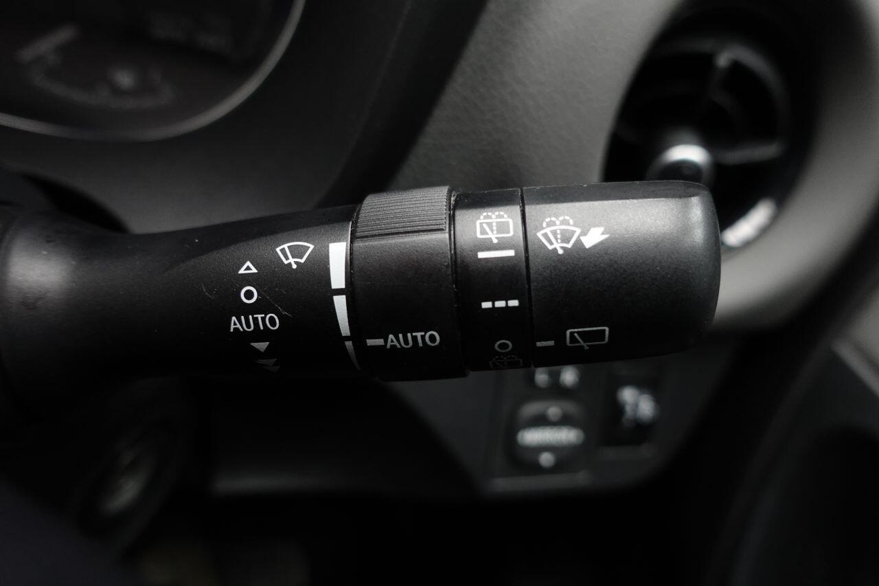 Toyota Yaris - Image 30