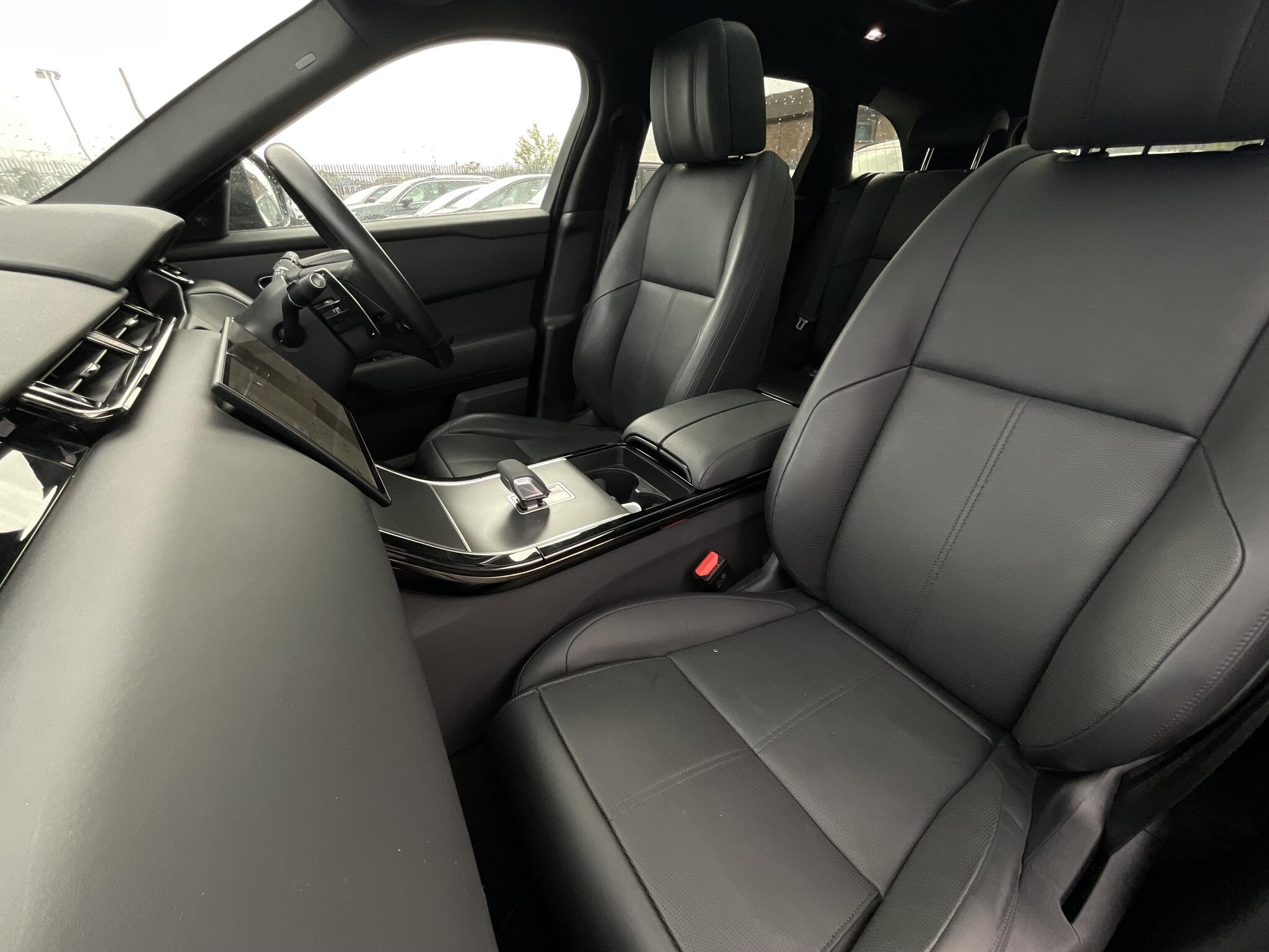 Land Rover Range Rover Velar - Image 17