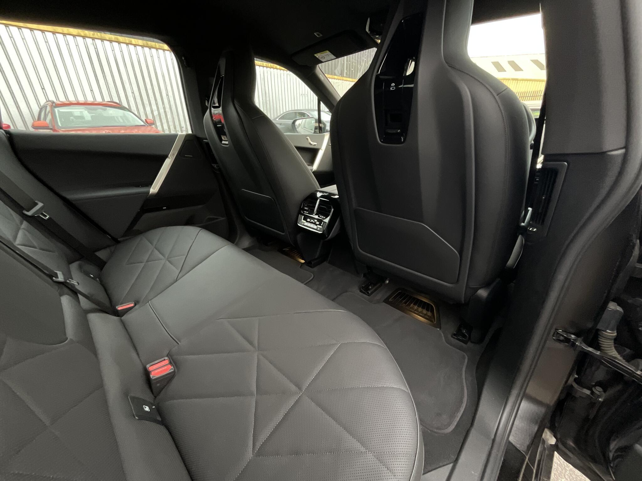 BMW IX - Image 10