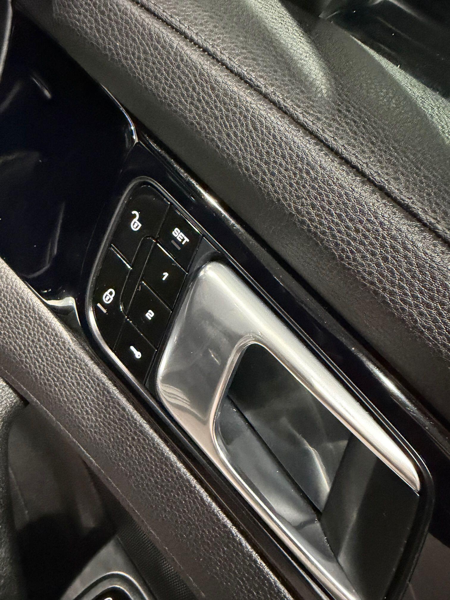 Porsche Panamera - Image 14