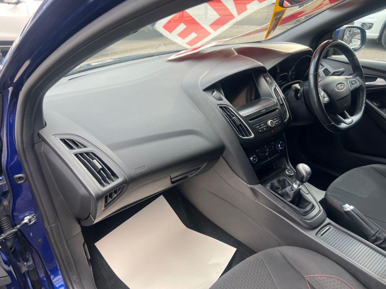 Ford Focus - Image 15