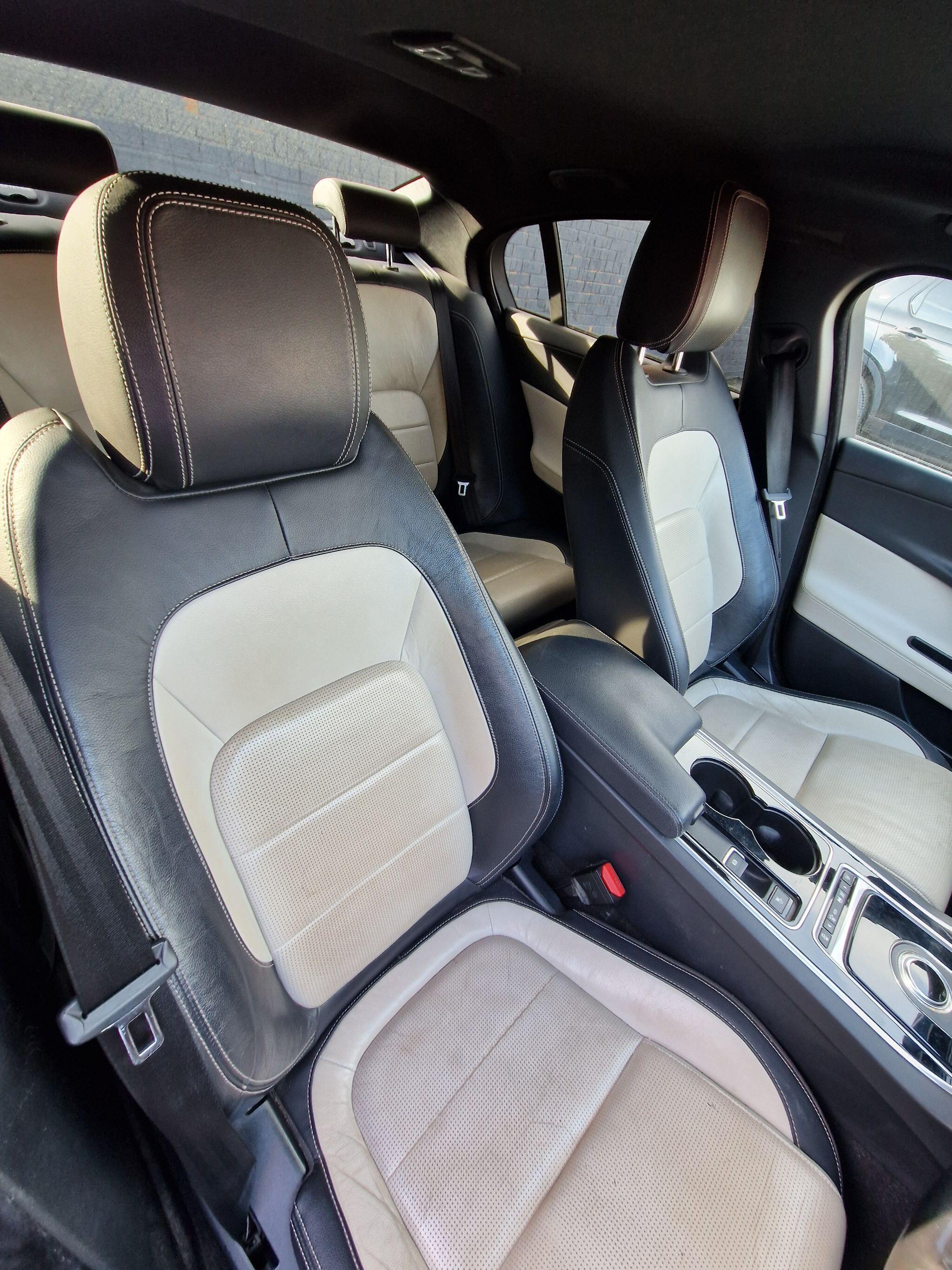 Jaguar XE - Image 28