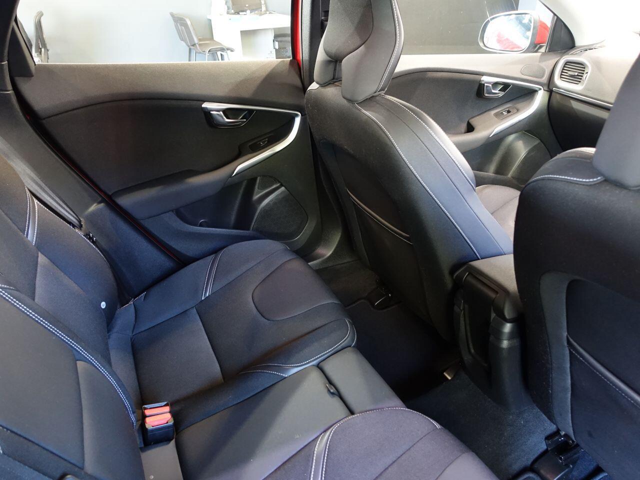 Volvo V40 - Image 15
