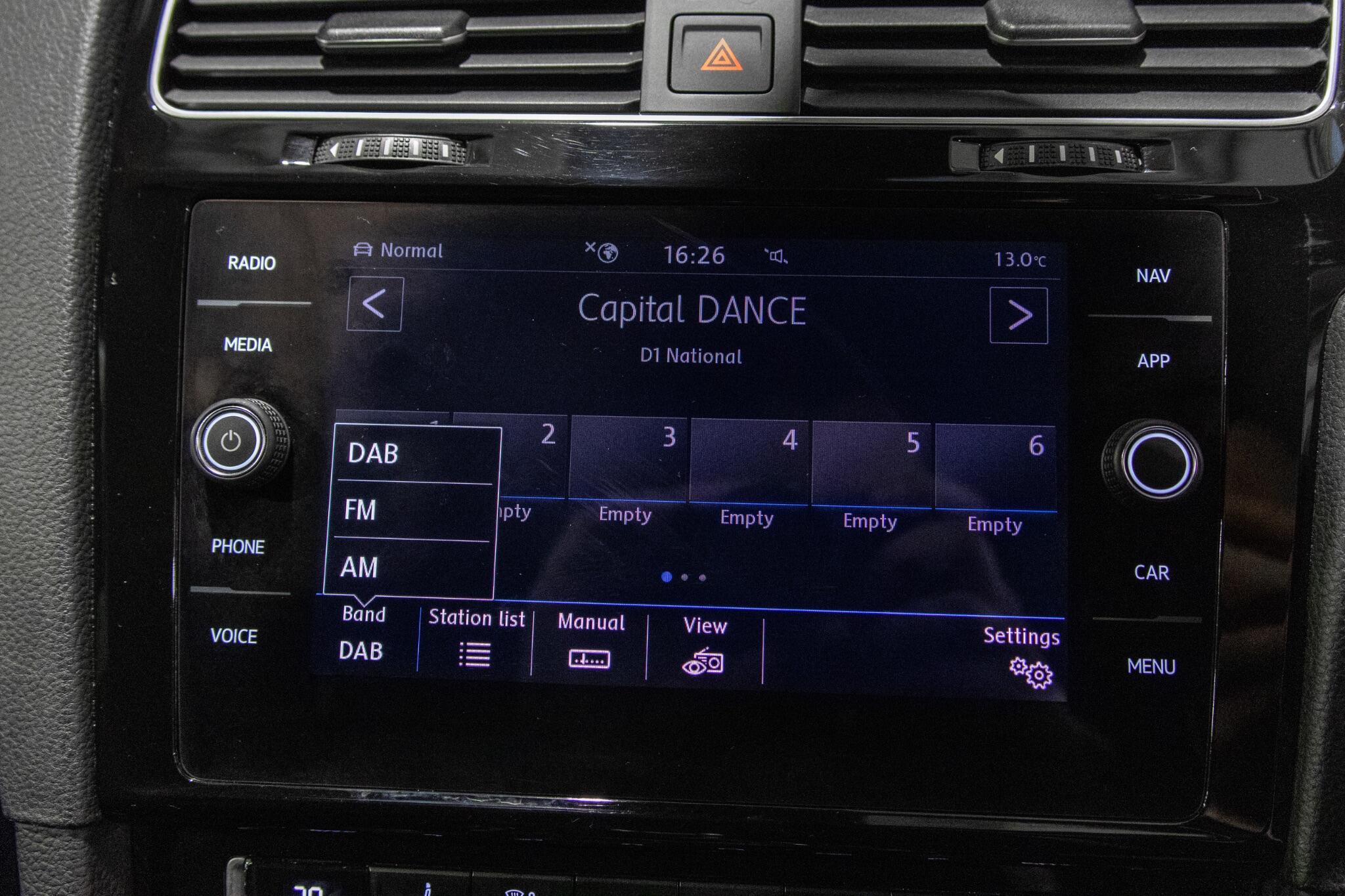 Volkswagen Golf - Image 16