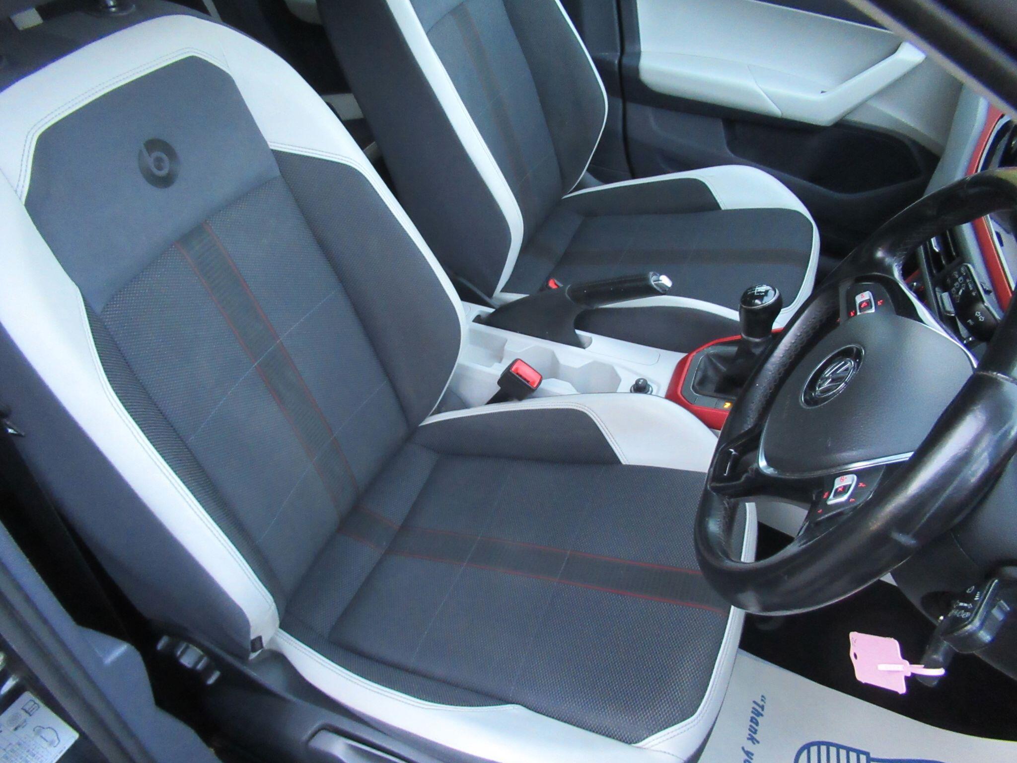 Volkswagen Polo - Image 13