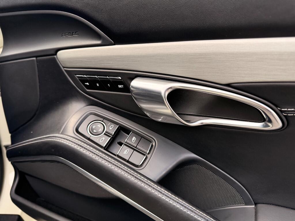 Porsche 911 - Image 47