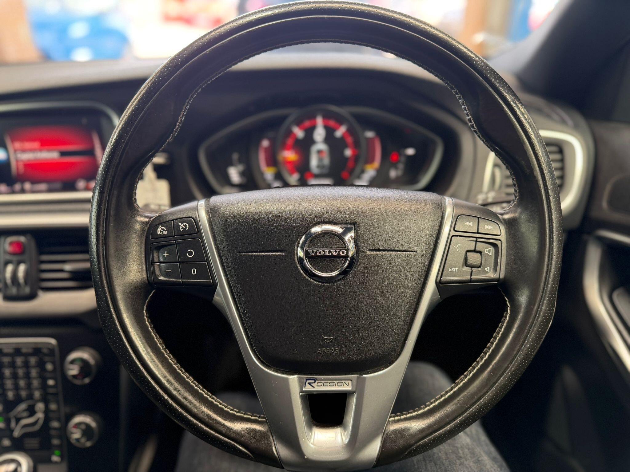 Volvo V40 - Image 40