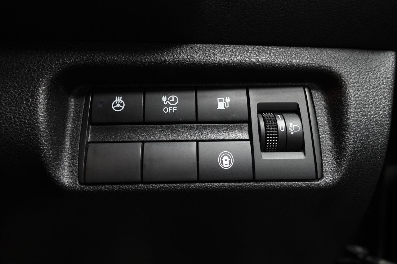 Nissan Leaf - Image 35