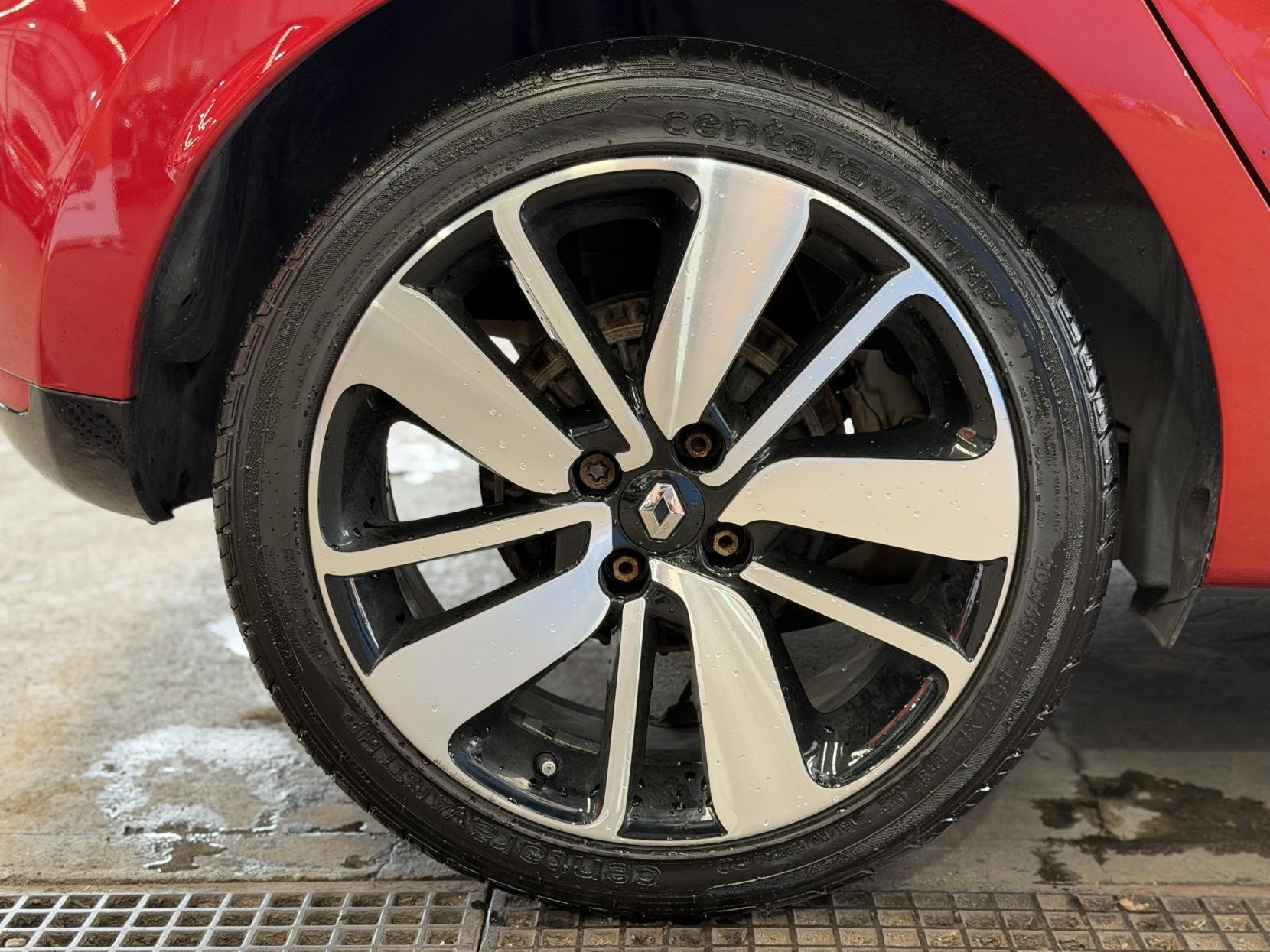 Renault Clio - Image 17