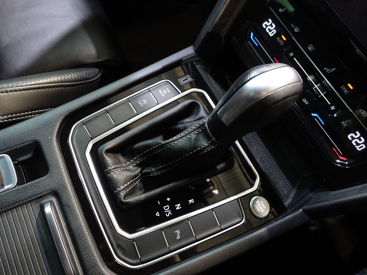 Volkswagen Passat - Image 26