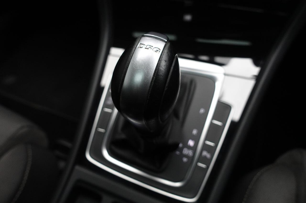 Volkswagen Golf - Image 40