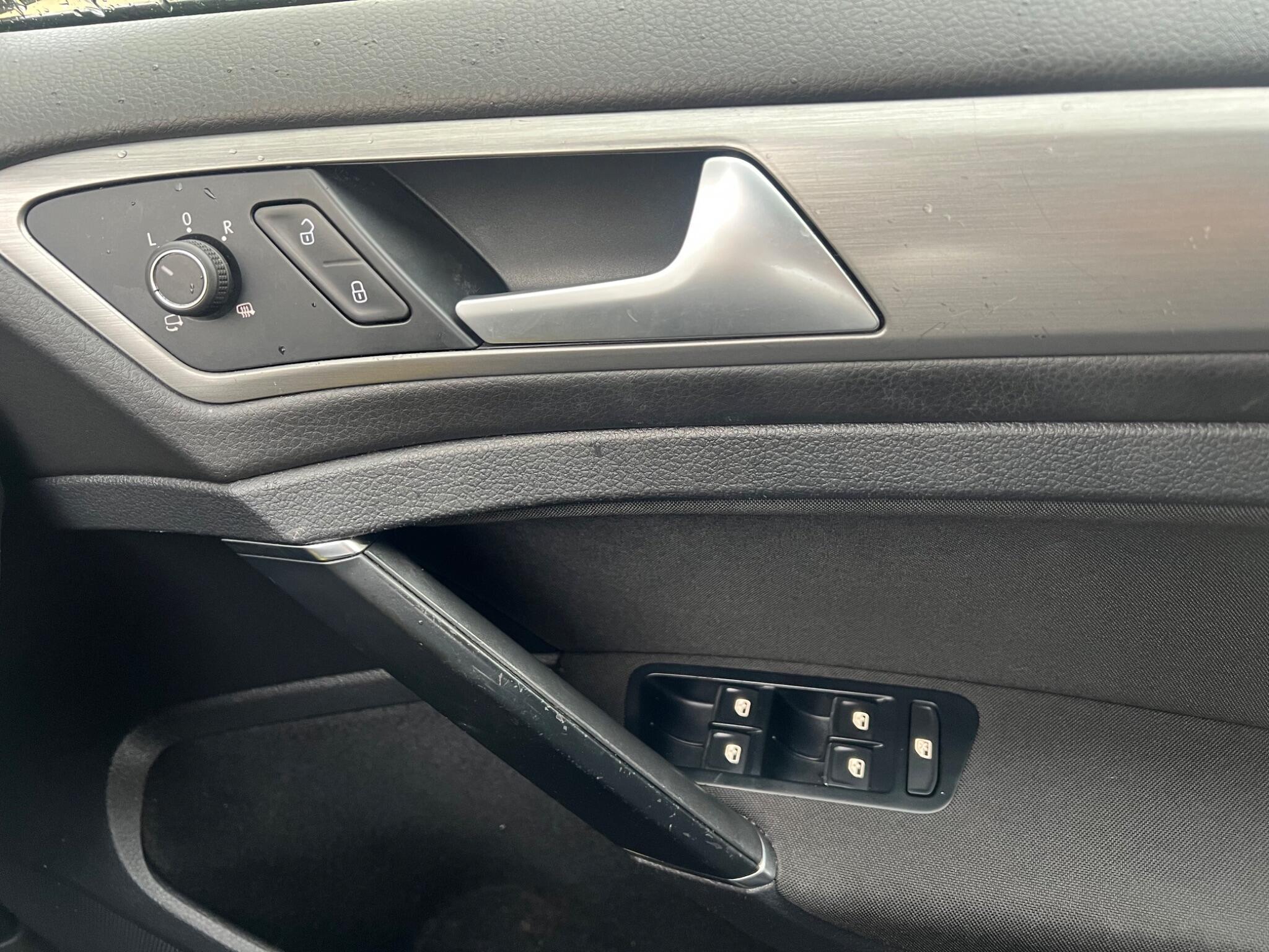 Volkswagen Golf - Image 22