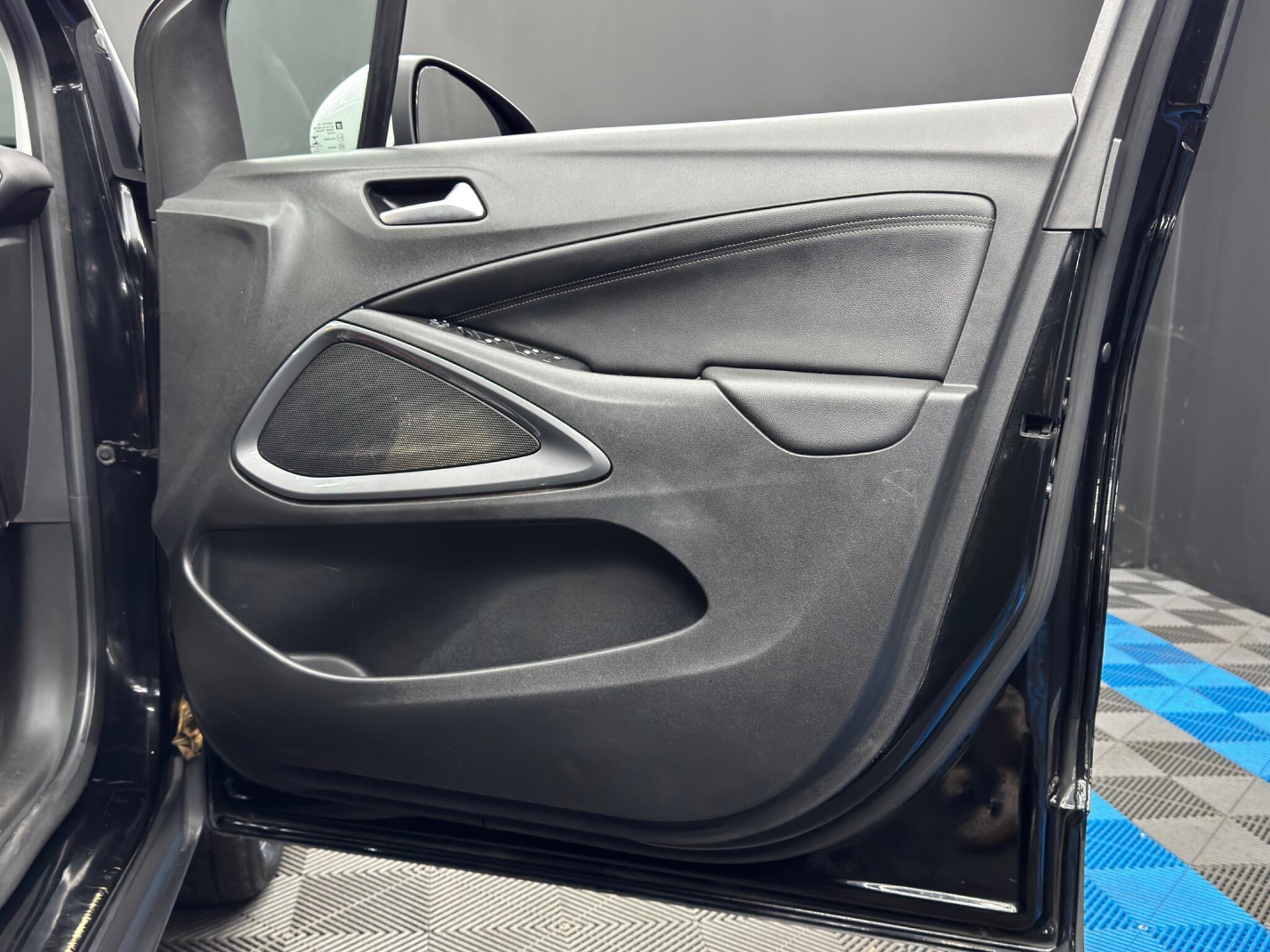 Vauxhall Crossland - Image 37