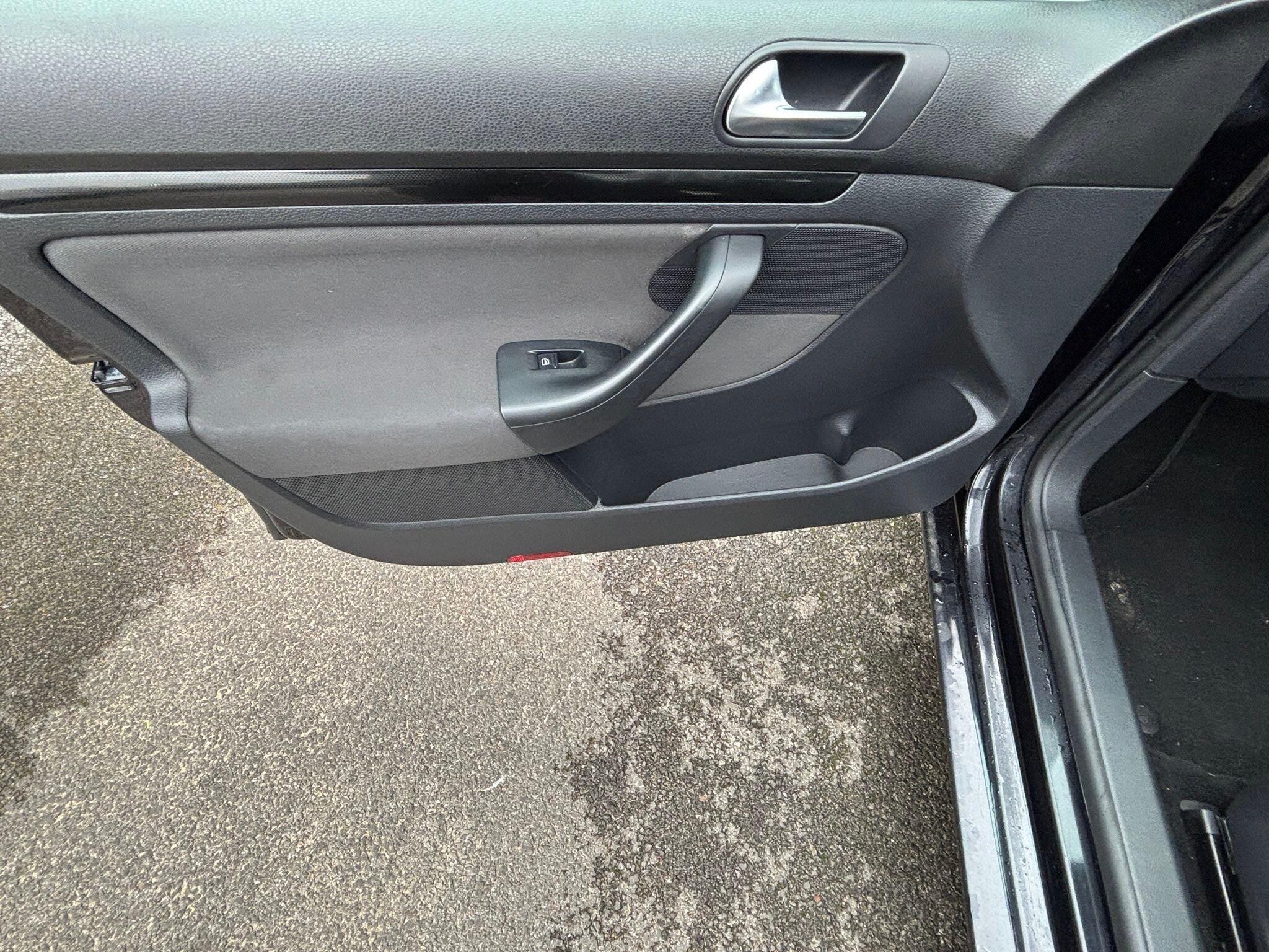 Volkswagen Golf - Image 33