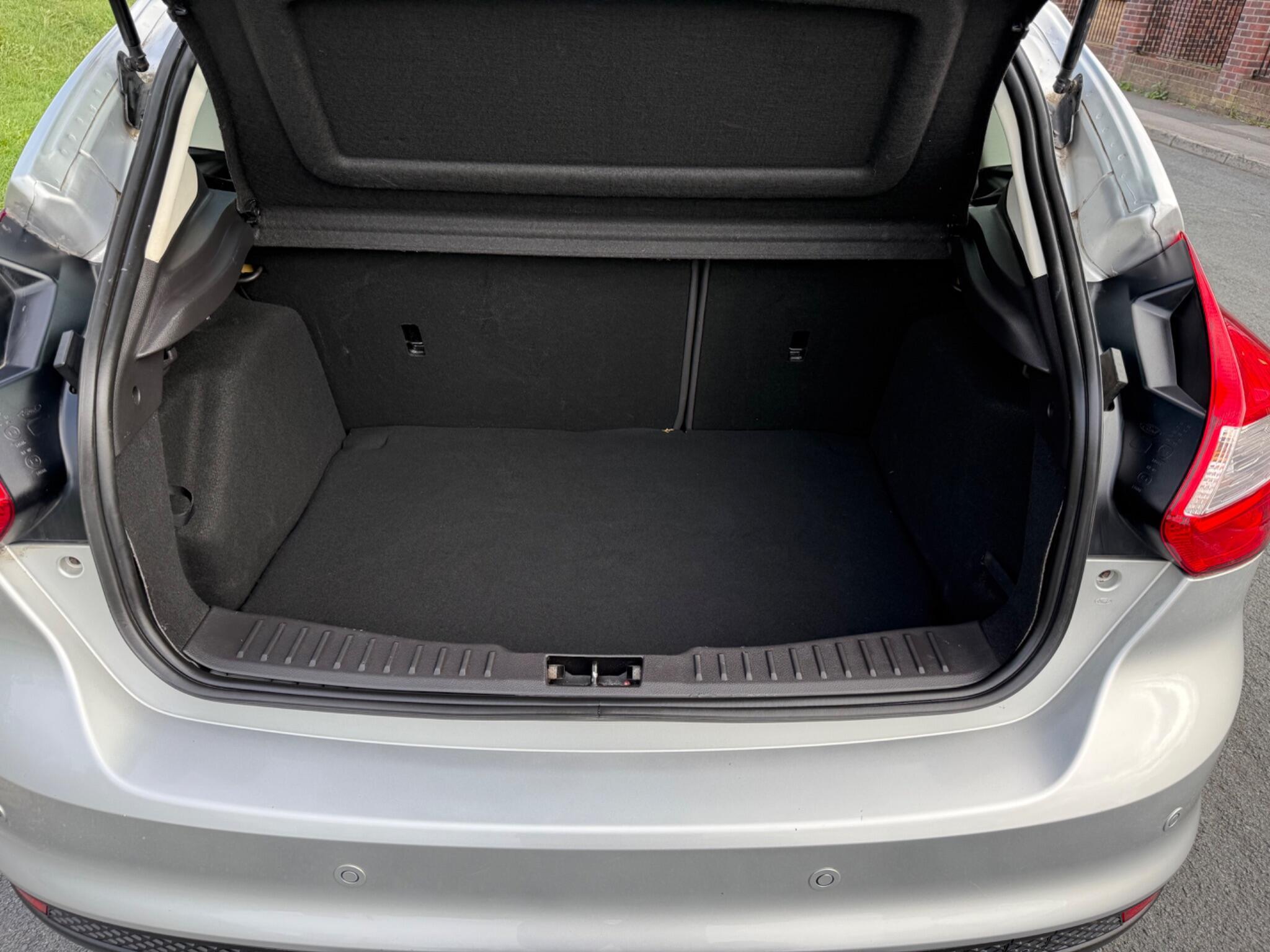 Ford Focus - Image 15