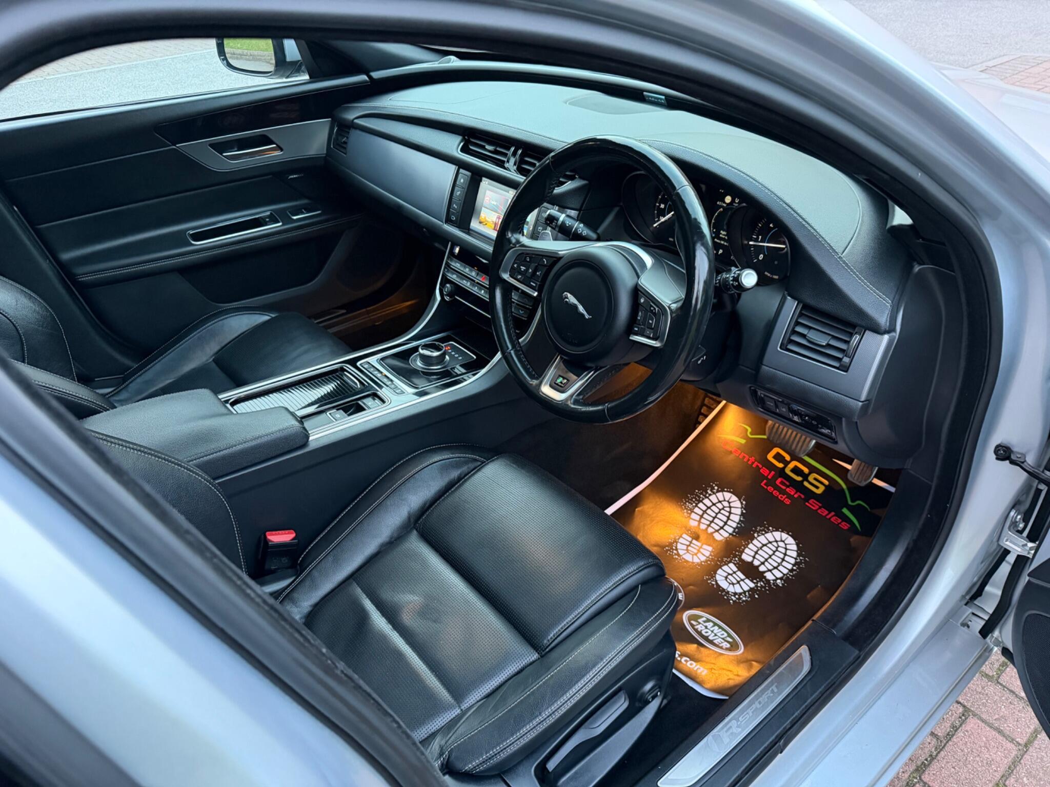 Jaguar XF - Image 36