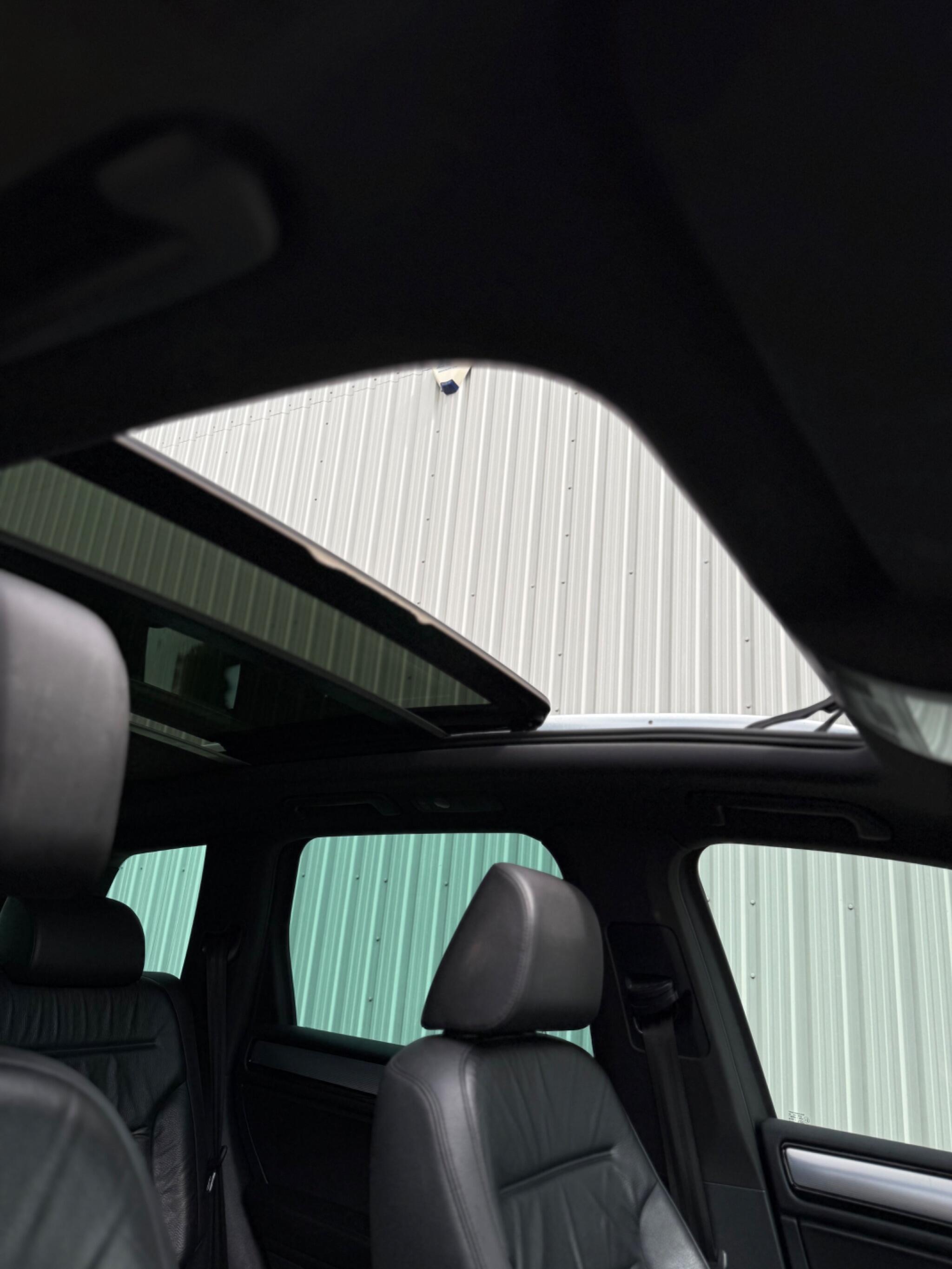 Volkswagen Touareg - Image 25